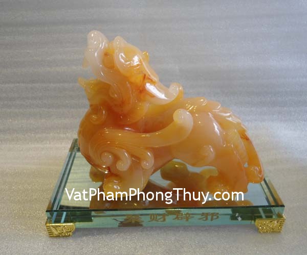 Tỳ hưu màu cam trên đế thủy tinh, bột đá màu E034 ty huu cam de thuy tinh e034 Tỳ hưu màu cam trên đế thủy tinh, bột đá màu E034