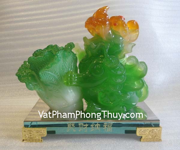 Tượng tỳ hưu ôm bắp cải xanh bột đá màu E047 ty huu om bap cai e047 2 Tượng tỳ hưu ôm bắp cải xanh bột đá màu E047